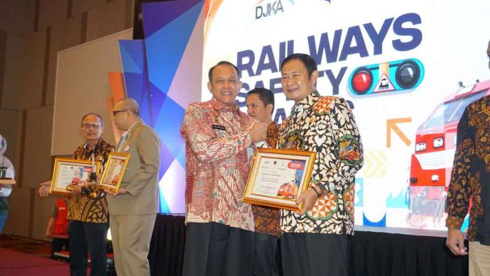 Terima Railways Safety Awards 2022, Bupati Lamongan Berupaya Tingkatkan Keselamatan Pengendara Terima Railways Safety Awards 2022, Bupati Lamongan Berupaya Tingkatkan Keselamatan Pengendara