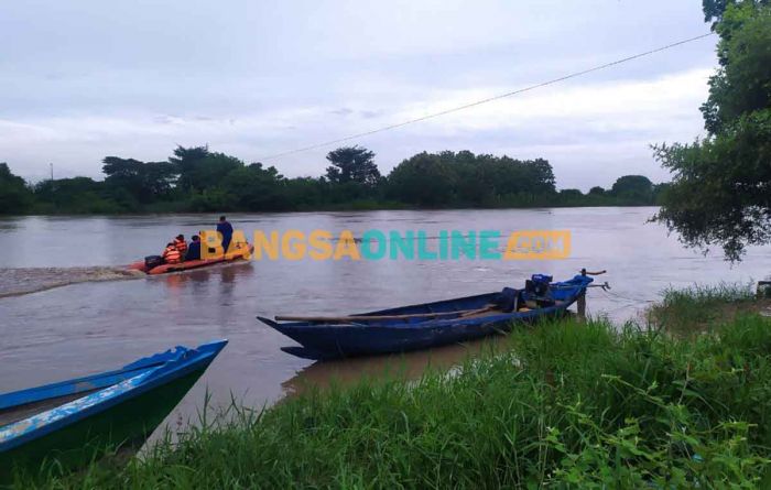 Warga Karangrejo Gresik yang Tenggelam di Bengawan Solo Belum Ditemukan Warga Karangrejo Gresik yang Tenggelam di Bengawan Solo Belum Ditemukan