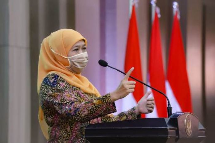 Minta tak Lupakan Kodrat, Gubernur Khofifah: Polwan Harus Makin Cakap dan Cakep Minta tak Lupakan Kodrat, Gubernur Khofifah: Polwan Harus Makin Cakap dan Cakep