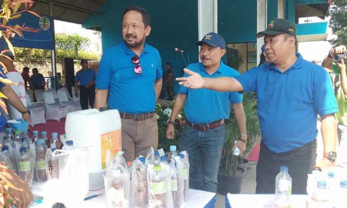 Peduli Lingkungan, Bupati Ipong Deklarasikan Pengurangan Penggunaan Kantong Plastik Peduli Lingkungan, Bupati Ipong Deklarasikan Pengurangan Penggunaan Kantong Plastik