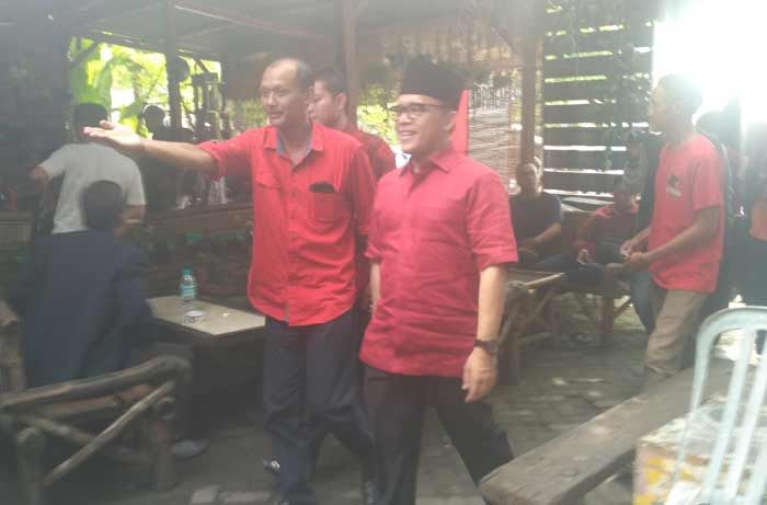 Konsolidasi di Kantor PDIP Bojonegoro, Azwar Anas Ajak Pendukungnya Kampanye Inspiratif Konsolidasi di Kantor PDIP Bojonegoro, Azwar Anas Ajak Pendukungnya Kampanye Inspiratif