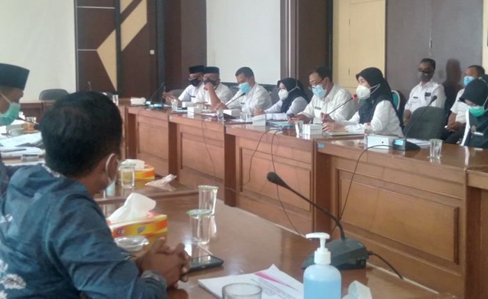 Pemberian Honor Operator SIKS-NG di Desa Rp 50 Ribu Jadi Sorotan DPRD Pasuruan Pemberian Honor Operator SIKS-NG di Desa Rp 50 Ribu Jadi Sorotan DPRD Pasuruan