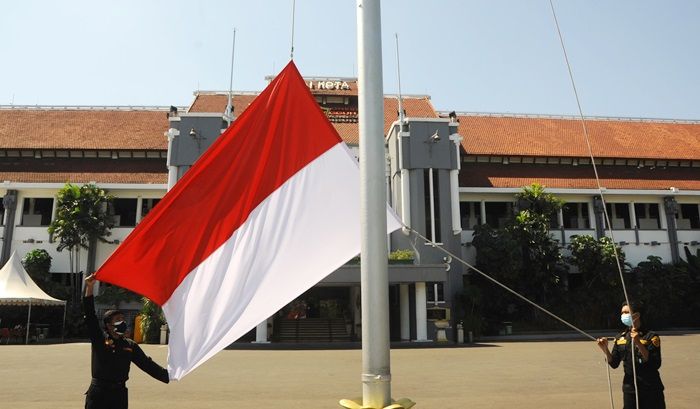 Sambut HUT ke-76 RI, Wali Kota Eri Imbau Warga Kibarkan Bendera Sebulan Penuh Sambut HUT ke-76 RI, Wali Kota Eri Imbau Warga Kibarkan Bendera Sebulan Penuh