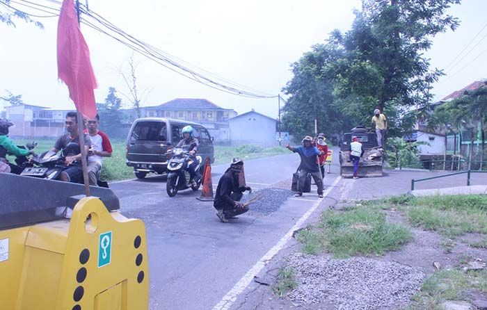Perawatan Jalan Rusak di Pasuruan akan Dilanjutkan Usai Pilres 2019 Perawatan Jalan Rusak di Pasuruan akan Dilanjutkan Usai Pilres 2019