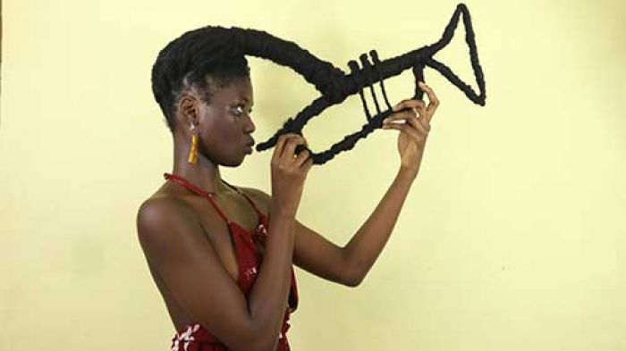 Ini Bentuk Kreativitas Rambut Panjang! Ini Bentuk Kreativitas Rambut Panjang!