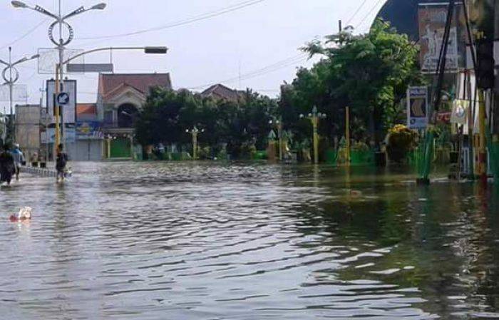 Libur Empat Hari karena Sekolah Kebanjiran, Siswa di Sampang Kebingungan Belajar Libur Empat Hari karena Sekolah Kebanjiran, Siswa di Sampang Kebingungan Belajar