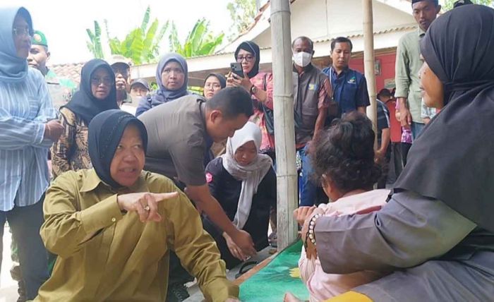 Didatangi Mensos, Pemilik Rumah Tidak Layak Huni di Pamekasan Nangis Didatangi Mensos, Pemilik Rumah Tidak Layak Huni di Pamekasan Nangis