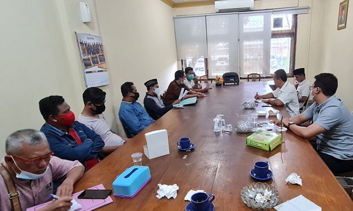 Tuding Bacalon Kades Gili Anyar Lain Masih Jabat Anggota BPD, Kuasa Hukum Rival Audiensi ke DPRD Tuding Bacalon Kades Gili Anyar Lain Masih Jabat Anggota BPD, Kuasa Hukum Rival Audiensi ke DPRD
