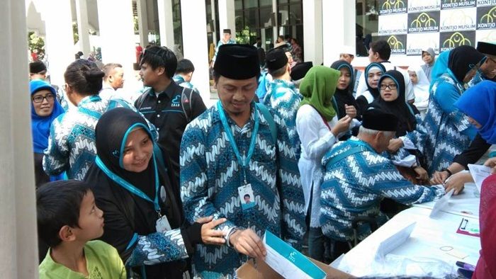 Jelang Berangkat ke Tanah Suci, CJH Ebad Wisata Bantu Korban Gempa Lombok
