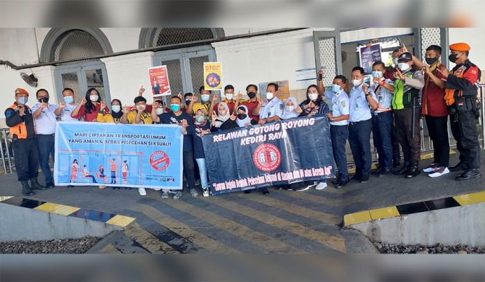 KAI Libatkan Relawan Peduli Perempuan di Kediri untuk Kampanye Anti Pelecehan Seksual di Kereta Api KAI Libatkan Relawan Peduli Perempuan di Kediri untuk Kampanye Anti Pelecehan Seksual di Kereta Api