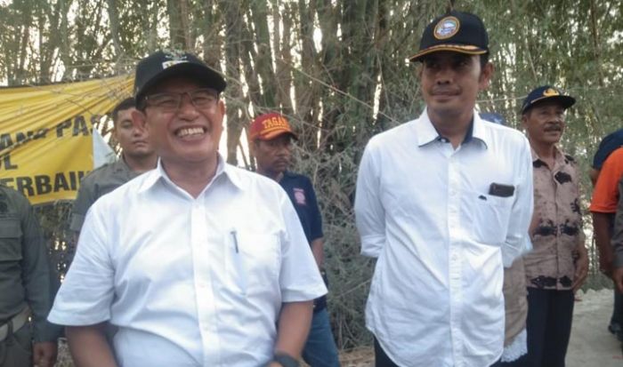 Wabup Tuban Janji Tindak Tegas Pabrik Pengolahan Ikan di Boncong Jika Terbukti Buang Limbah ke Laut Wabup Tuban Janji Tindak Tegas Pabrik Pengolahan Ikan di Boncong Jika Terbukti Buang Limbah ke Laut