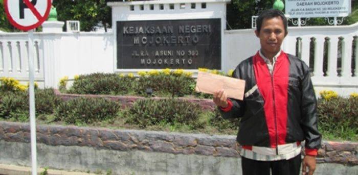 Hakim Mojokerto Dilaporkan ke KY Hakim Mojokerto Dilaporkan ke KY