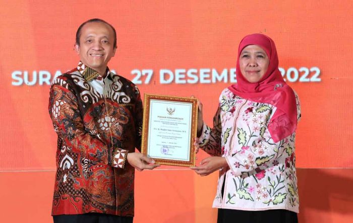 Gubernur Khofifah Sabet Penghargaan Pembina Penyuluh Kehutanan dari Menteri LHK