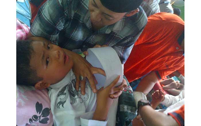Khitan Masal Gratis di Masjid Tiban Nurul Huda, Peserta Banyak Yang Nangis Khitan Masal Gratis di Masjid Tiban Nurul Huda, Peserta Banyak Yang Nangis