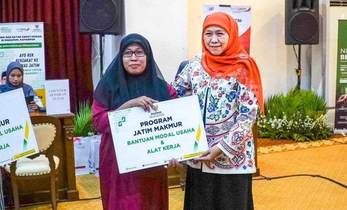 Pesan Khofifah saat Serahkan Zakat Melalui Baznas Jatim Pesan Khofifah saat Serahkan Zakat Melalui Baznas Jatim