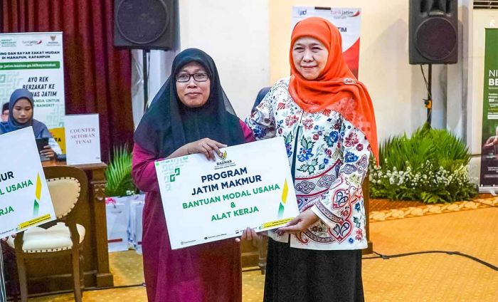 Pesan Khofifah saat Serahkan Zakat Melalui Baznas Jatim