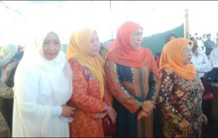 Khofifah Disambut Ribuan Massa Pasuruan saat Kunjungi Ponpes Darul Karomah Khofifah Disambut Ribuan Massa Pasuruan saat Kunjungi Ponpes Darul Karomah