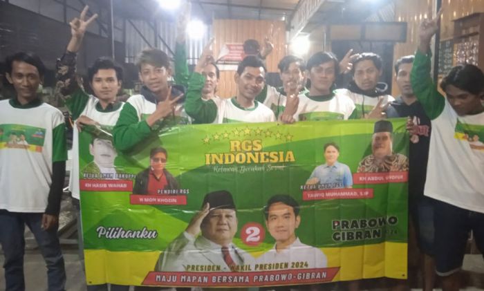 RGS Indonesia Kampanyekan Prabowo-Gibran Secara Door to Door di Ujungpangkah RGS Indonesia Kampanyekan Prabowo-Gibran Secara Door to Door di Ujungpangkah
