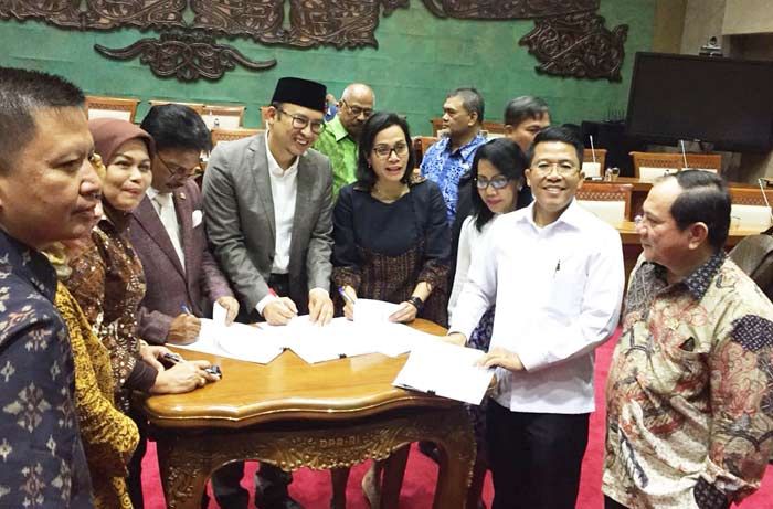 Golkar Ikut Sahkan UU PNBP Golkar Ikut Sahkan UU PNBP
