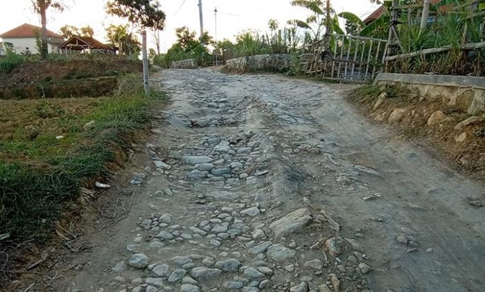 3 Periode Bupati, Jalan Poros Desa Torjunan-Batuporo Barat Tetap Hancur