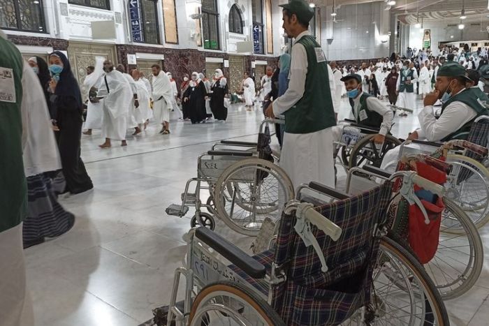 Masjidil Haram Sediakan Layanan Sewa Kursi Roda dan Skuter Bagi Jemaah Haji Lansia Masjidil Haram Sediakan Layanan Sewa Kursi Roda dan Skuter Bagi Jemaah Haji Lansia