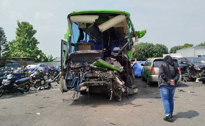 Ditlantas Polda Jatim Beberkan Penyebab Kecelakaan Bus Pariwisata di Tol Jombang Ditlantas Polda Jatim Beberkan Penyebab Kecelakaan Bus Pariwisata di Tol Jombang
