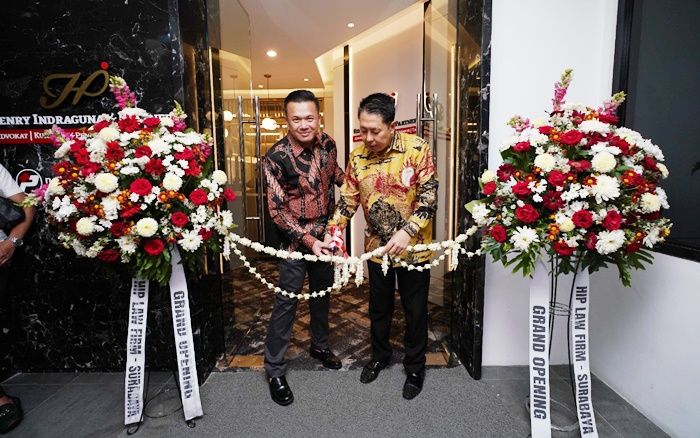 Anggota Tim Ahli Hukum Wantimpres Buka Layanan Konsultasi Gratis di Surabaya Anggota Tim Ahli Hukum Wantimpres Buka Layanan Konsultasi Gratis di Surabaya