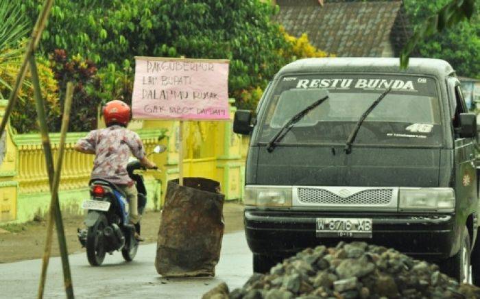 Jalan Rusak, Dishub dan Satlantas Kediri Tak Berdaya Hadapi Truk Pasir