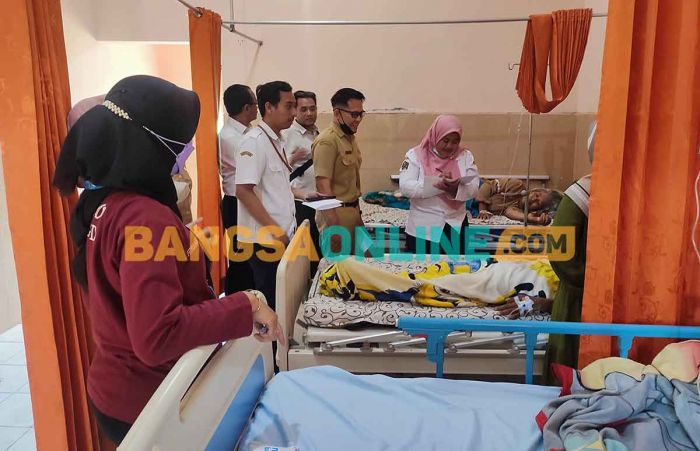 Puluhan Warga Selorejo Blitar Keracunan Makanan Puluhan Warga Selorejo Blitar Keracunan Makanan