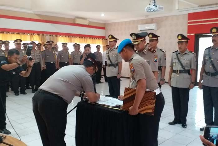 Sejumlah Pejabat Jajaran Polres Bangkalan Dirotasi, Kapolres Pimpin Sertijab Sejumlah Pejabat Jajaran Polres Bangkalan Dirotasi, Kapolres Pimpin Sertijab