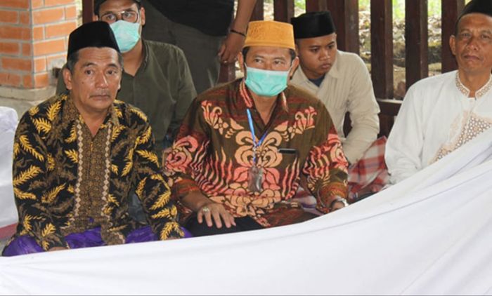 Ziarah ke Makam Joko Tingkir, Cabup Yuhronur Ingin Jadikan Budaya Sebagai Ikon Lamongan Ziarah ke Makam Joko Tingkir, Cabup Yuhronur Ingin Jadikan Budaya Sebagai Ikon Lamongan