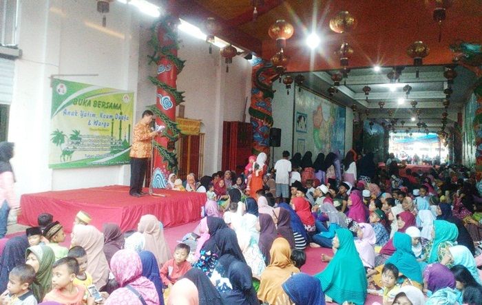 ​Klenteng Kwan Sing Bio Tuban Gelar Buka Bersama Anak Yatim dan Duafa