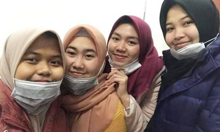 Gubernur Khofifah Pastikan 12 Mahasiswa asal Jatim di Wuhan Sehat dan Aman Gubernur Khofifah Pastikan 12 Mahasiswa asal Jatim di Wuhan Sehat dan Aman