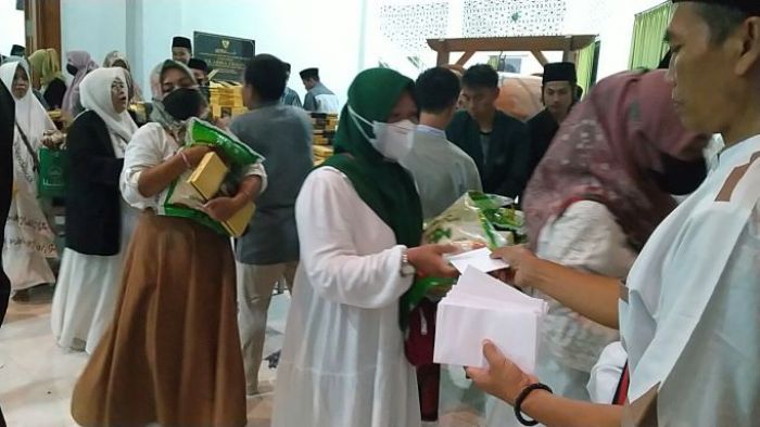 Sedekah Kolosal Ramadan, Kiai Asep Gelontorkan Rp8 Miliar untuk 40.000 Paket Bingkisan Sedekah Kolosal Ramadan, Kiai Asep Gelontorkan Rp8 Miliar untuk 40.000 Paket Bingkisan