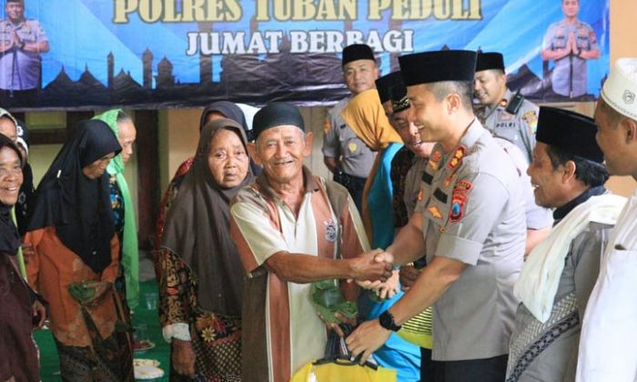 Ngalap Berkah, Kapolres Tuban Safari ke Masjid dan Bantu Kaum Dhuafa