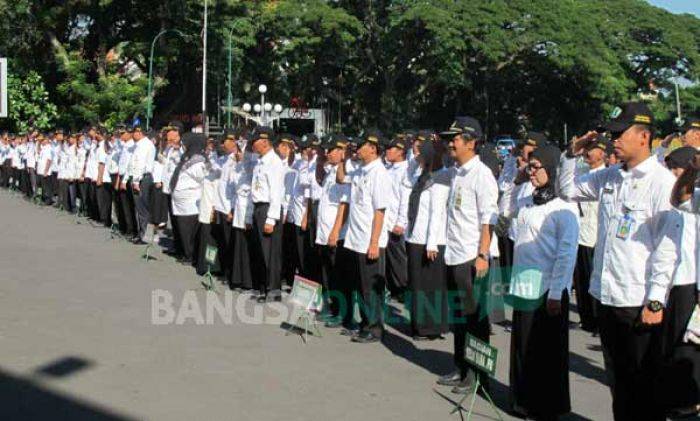 Hari Ini, Seluruh PNS Pemkot Malang Berseragam Hitam Putih Hari Ini, Seluruh PNS Pemkot Malang Berseragam Hitam Putih