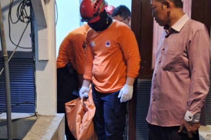 Mahasiswi Jurusan Sastra Inggris di Surabaya Ditemukan Tewas Gantung Diri Mahasiswi Jurusan Sastra Inggris di Surabaya Ditemukan Tewas Gantung Diri
