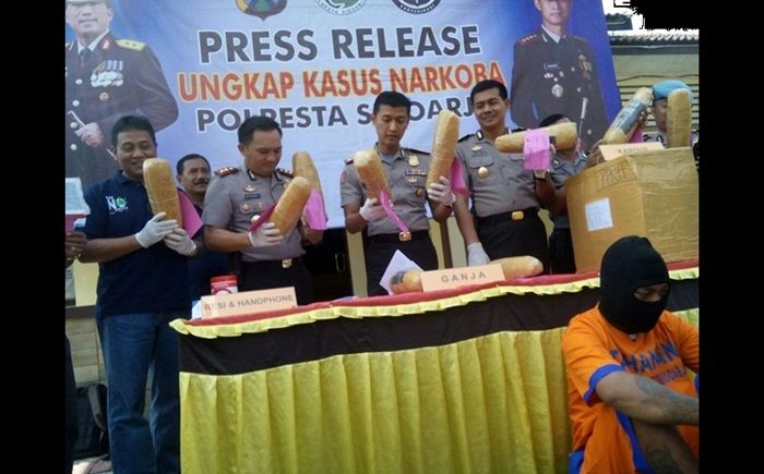 Ambil Paket Ganja di Kantor Pos, Polresta Sidoarjo Ringkus Warga Candi