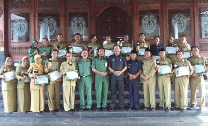 Pemkab Ponorogo Serahkan Penghargaan Sekolah Adiwiyata