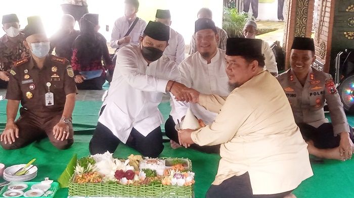 Kenang Pendiri Kota Madiun, Wali Kota Maidi Bersama Jajaran dan Forkopimda Ziarah Makam Kenang Pendiri Kota Madiun, Wali Kota Maidi Bersama Jajaran dan Forkopimda Ziarah Makam