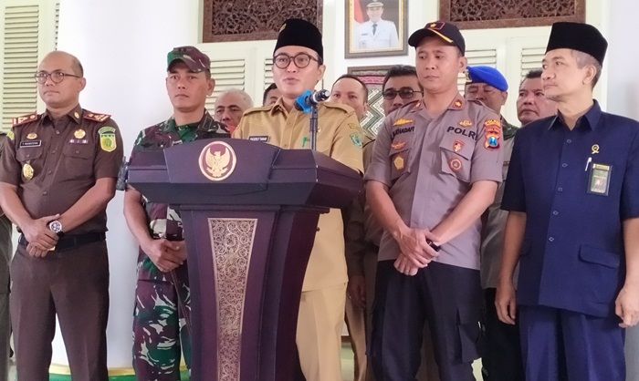 Bupati Pamekasan akan Liburkan Sekolah Mulai Lusa Bupati Pamekasan akan Liburkan Sekolah Mulai Lusa