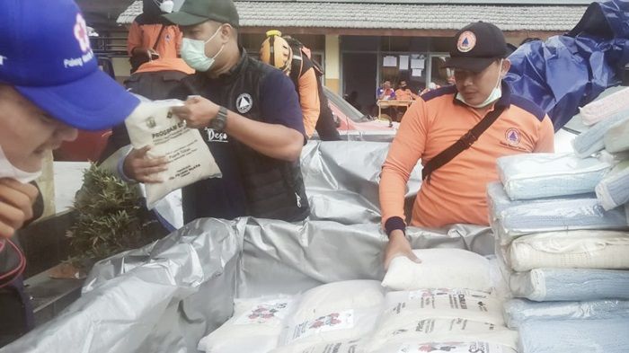Mas Dhito Ajak ASN Pemkab Kediri dan Masyarakat Galang Donasi bagi Korban Erupsi Semeru Mas Dhito Ajak ASN Pemkab Kediri dan Masyarakat Galang Donasi bagi Korban Erupsi Semeru