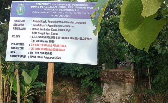 Lagi, Proyek Pembangunan Jembatan Tak Tuntas di Ponorogo, Warga Patungan untuk Beli Bambu dan Sesek Lagi, Proyek Pembangunan Jembatan Tak Tuntas di Ponorogo, Warga Patungan untuk Beli Bambu dan Sesek