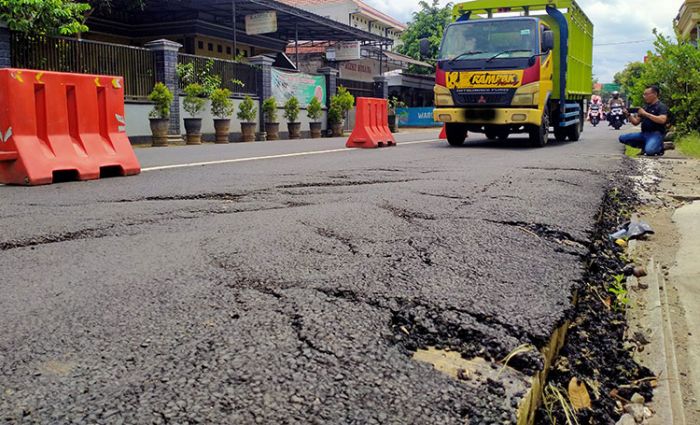 Baru Selesai Dibangun, Jalan Ngampon-Bendo Trenggalek Rusak Lagi Baru Selesai Dibangun, Jalan Ngampon-Bendo Trenggalek Rusak Lagi