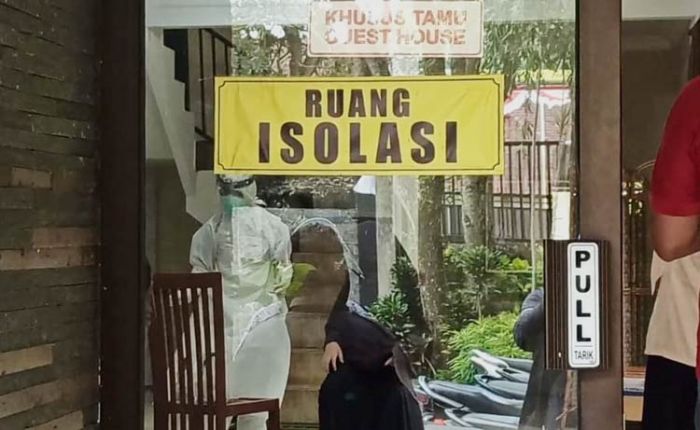 Pastikan Kabar Siswa Konfirm Positif Covid-19, Wali Kota Batu Sambangi Al-Izzah Pastikan Kabar Siswa Konfirm Positif Covid-19, Wali Kota Batu Sambangi Al-Izzah