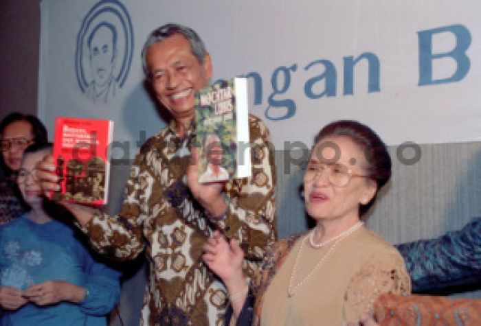 12 Ciri Manusia Indonesia: Munafik, Iri Hati, Malas, Boros, Menggerutu, Feodal Tapi Berbakat Seni 12 Ciri Manusia Indonesia: Munafik, Iri Hati, Malas, Boros, Menggerutu, Feodal Tapi Berbakat Seni