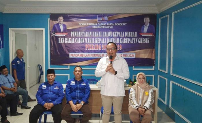 Alif Jadi Orang Pertama yang Daftar Bakal Cabup di Demokrat Gresik Alif Jadi Orang Pertama yang Daftar Bakal Cabup di Demokrat Gresik