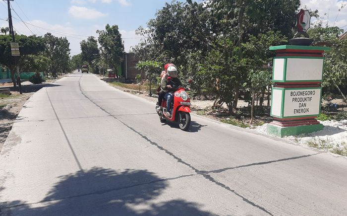 513,443 Meter Jalan antar Kecamatan antar Desa di Bojonegoro Mulus 513,443 Meter Jalan antar Kecamatan antar Desa di Bojonegoro Mulus