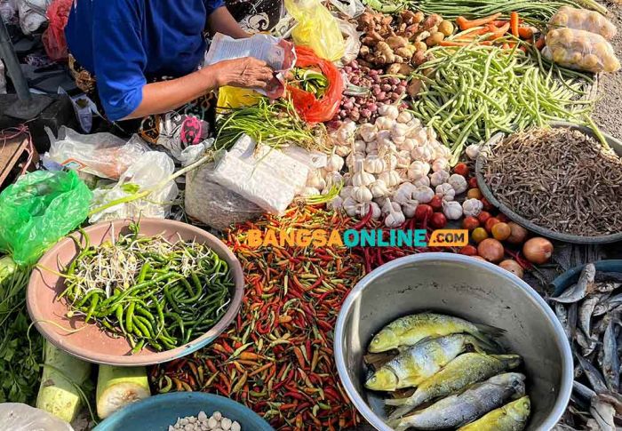 Fluktuasi Harga Sembako Jatim 11 Desember 2025: Cabai Rawit Turun Rp1.350, Bawang Merah Naik Tipis