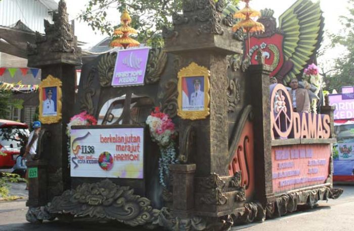 Pawai Kendaraan Hias Meriahkan HUT Kota Kediri Pawai Kendaraan Hias Meriahkan HUT Kota Kediri